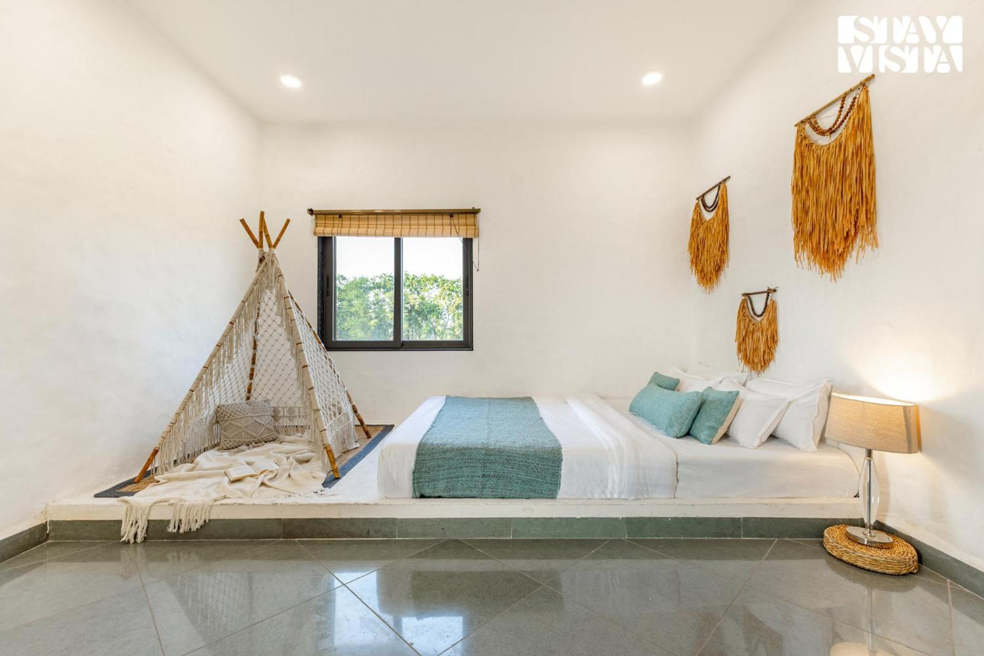 Stayvista At Lotus By The Lake With Pool, Bbq & Lawn Indore Bagian luar foto