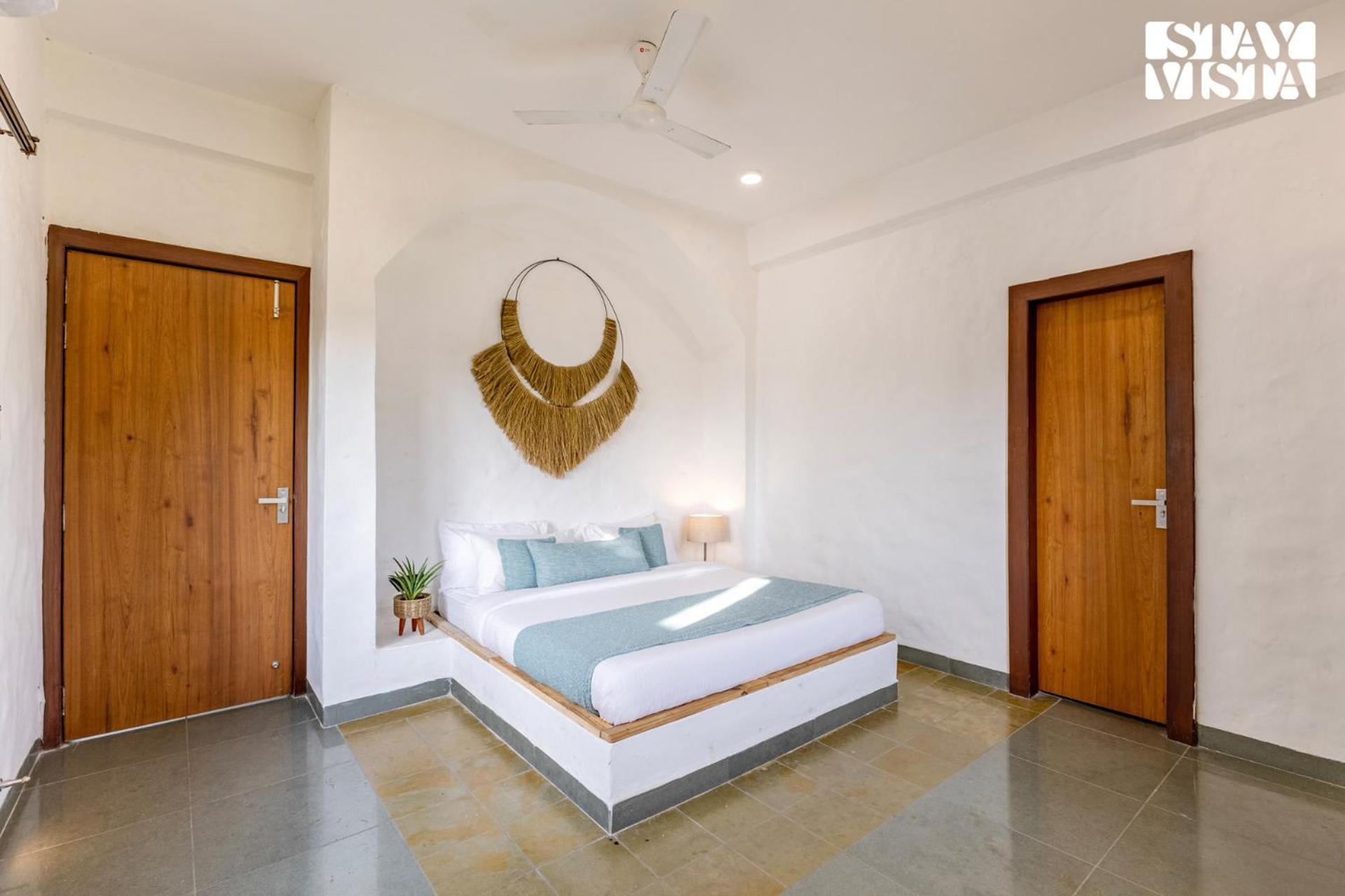 Stayvista At Lotus By The Lake With Pool, Bbq & Lawn Indore Bagian luar foto