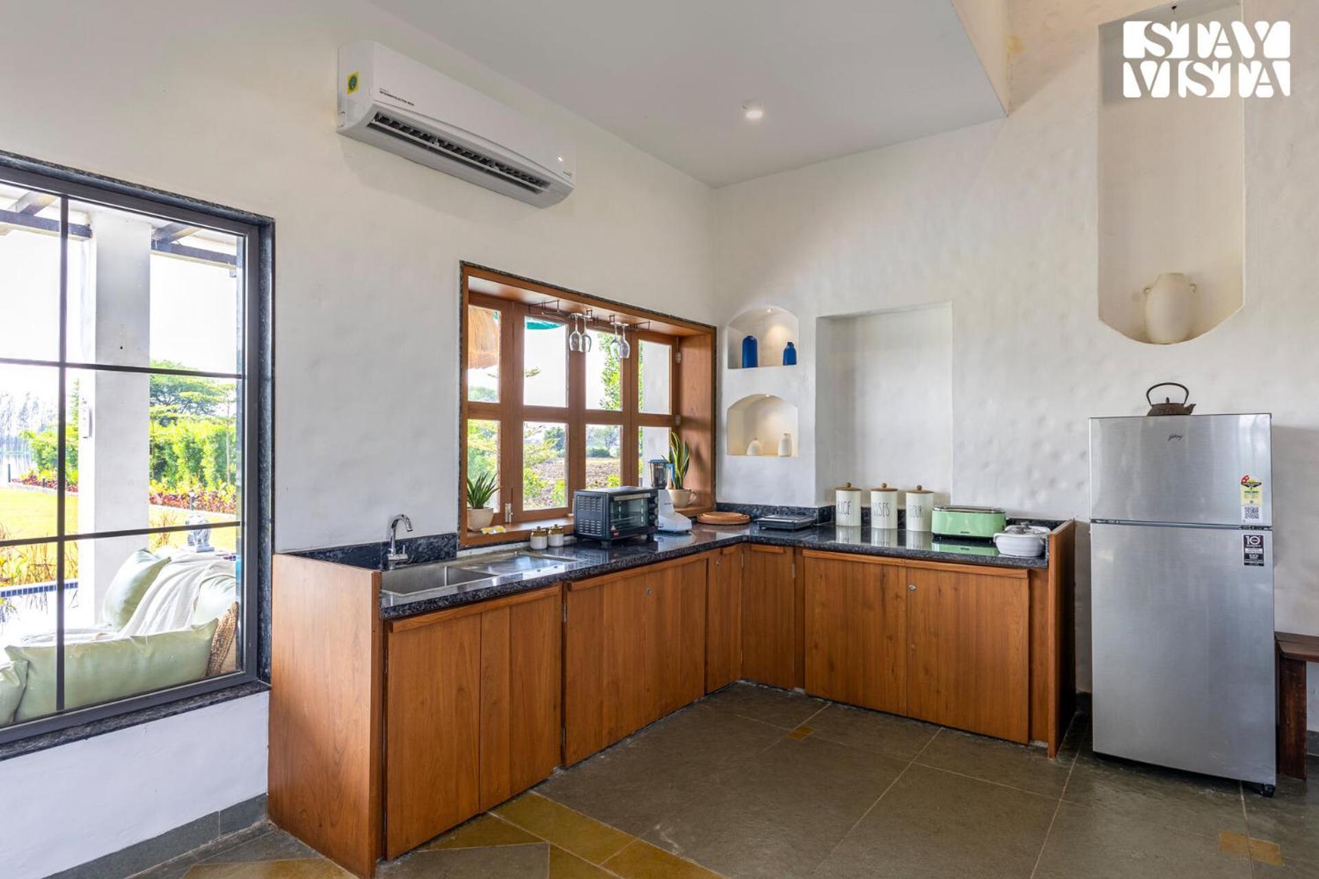Stayvista At Lotus By The Lake With Pool, Bbq & Lawn Indore Bagian luar foto