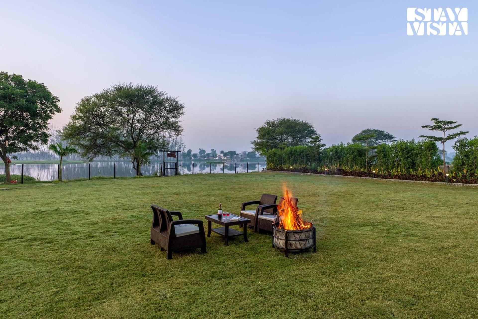 Stayvista At Lotus By The Lake With Pool, Bbq & Lawn Indore Bagian luar foto