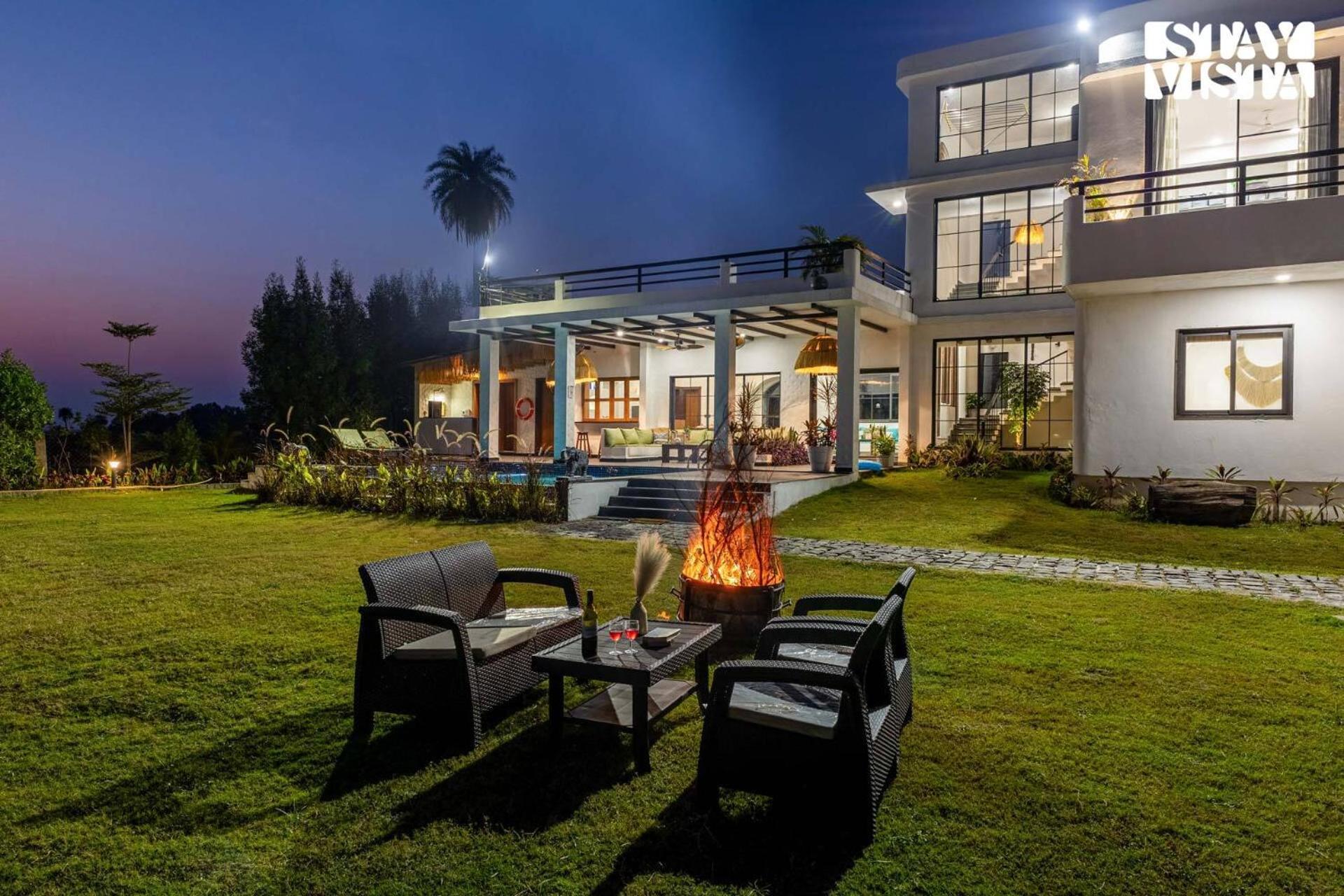 Stayvista At Lotus By The Lake With Pool, Bbq & Lawn Indore Bagian luar foto