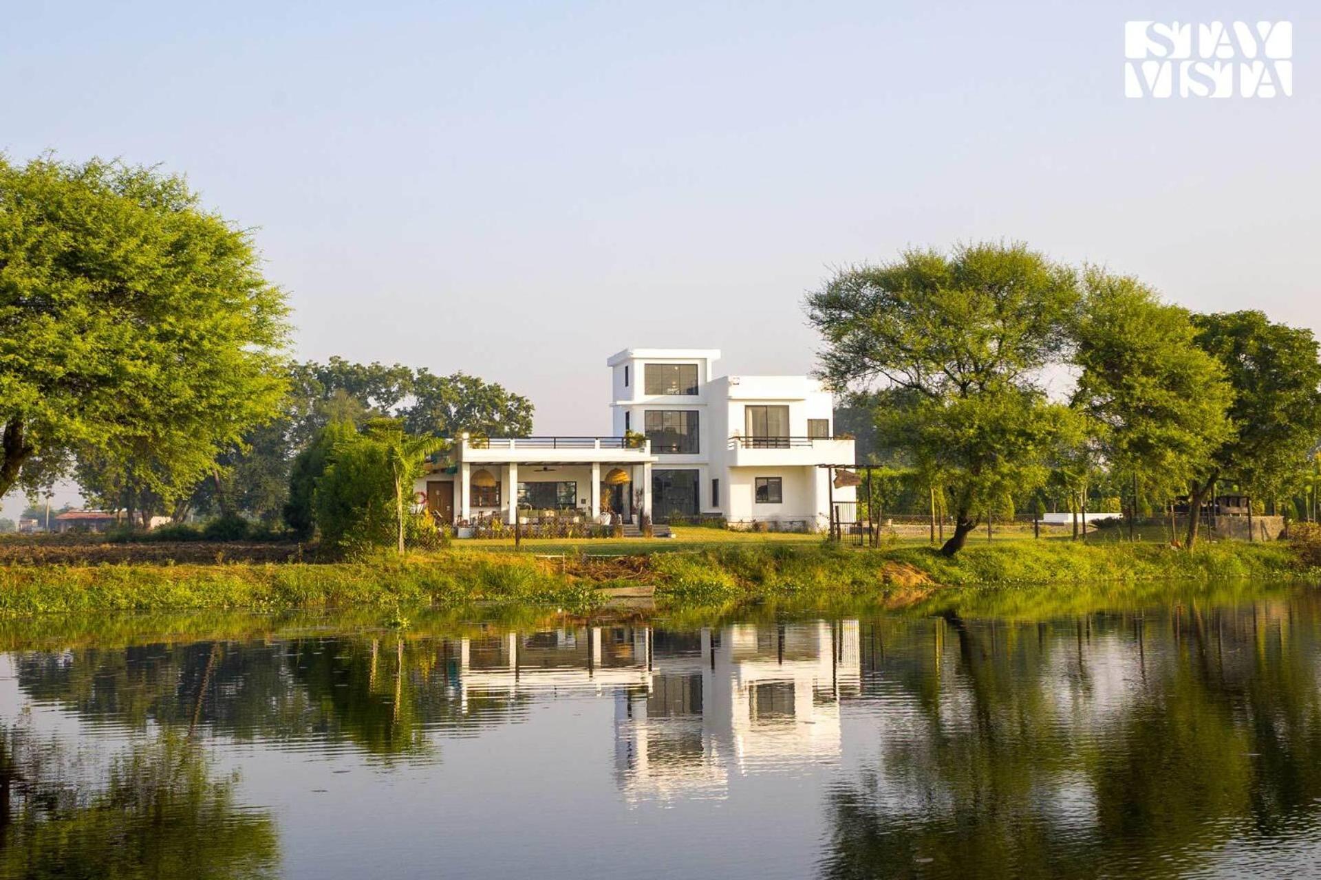 Stayvista At Lotus By The Lake With Pool, Bbq & Lawn Indore Bagian luar foto